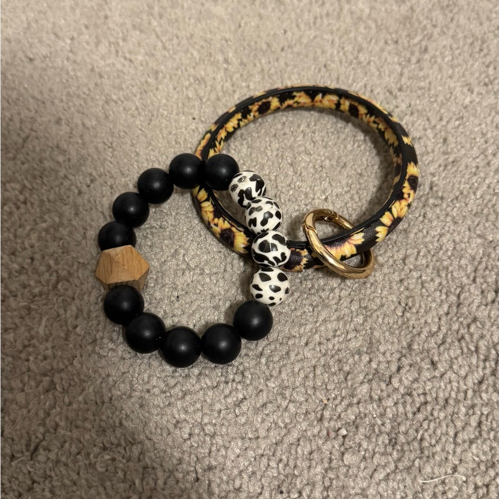Keychain wristlets